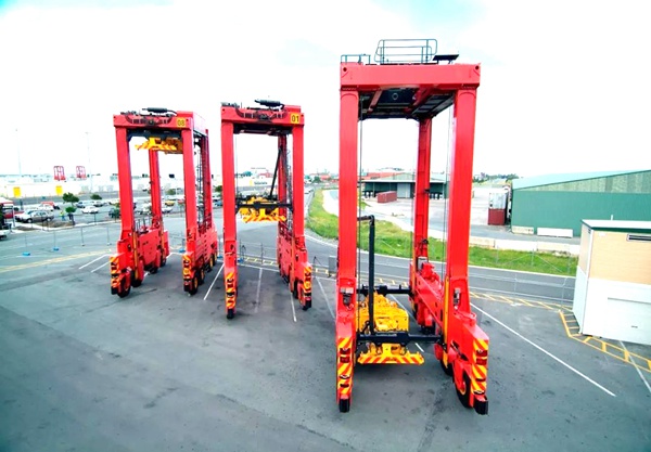 集装箱跨运车的轮胎磨损较快，日常维护可通过哪些措施