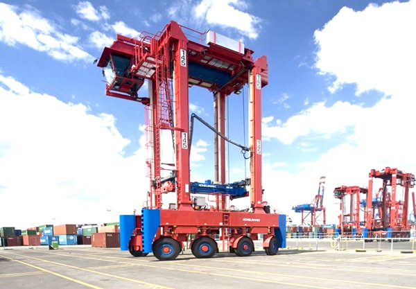 广东珠海电动集装箱跨运车和燃油型的相比有哪些特点