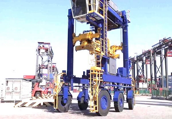 安徽合肥60吨集装箱跨运车的主流结构形式是什么